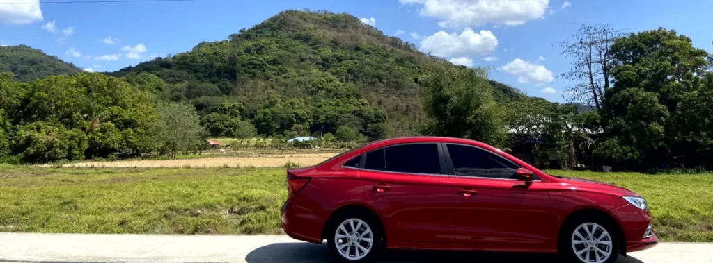 Авто на фоне гор