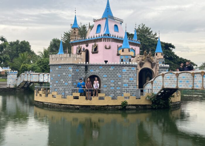 Замок на воде