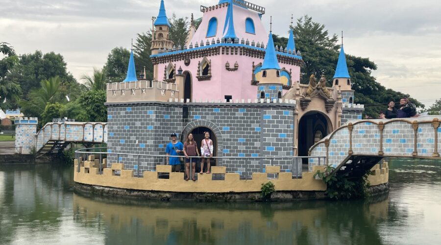 Замок на воде