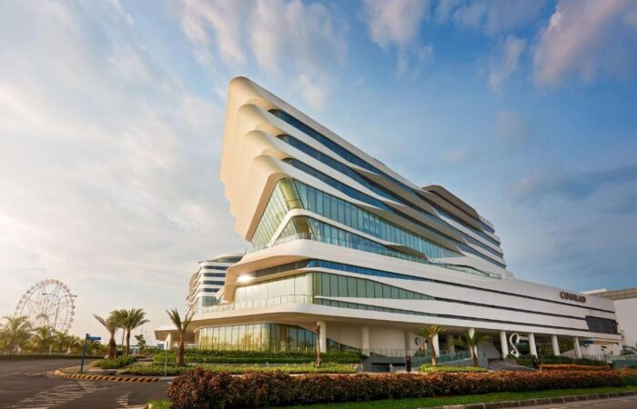 Conrad Manila (Конрад Манила)