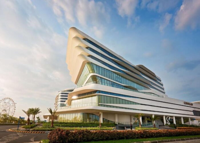 Conrad Manila (Конрад Манила)